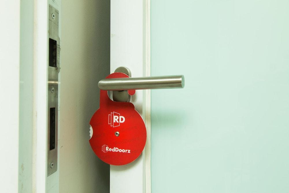 Reddoorz @ Pulomas Hotel Jakarta Eksteriør billede