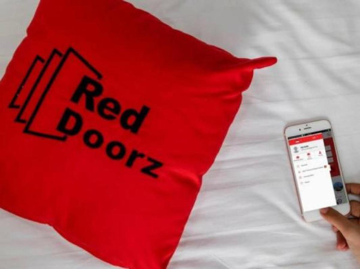 Reddoorz @ Pulomas Hotel Jakarta Eksteriør billede